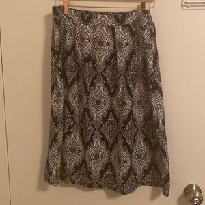 Knee Length Black & White Skirt